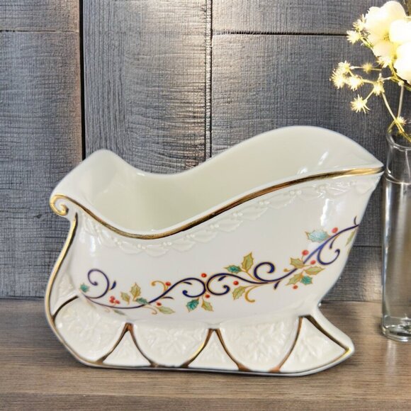 MIkasa Holiday Bloom Christmas Sleigh Centerpiece Fine China Retired New Sticker - Picture 1 of 16